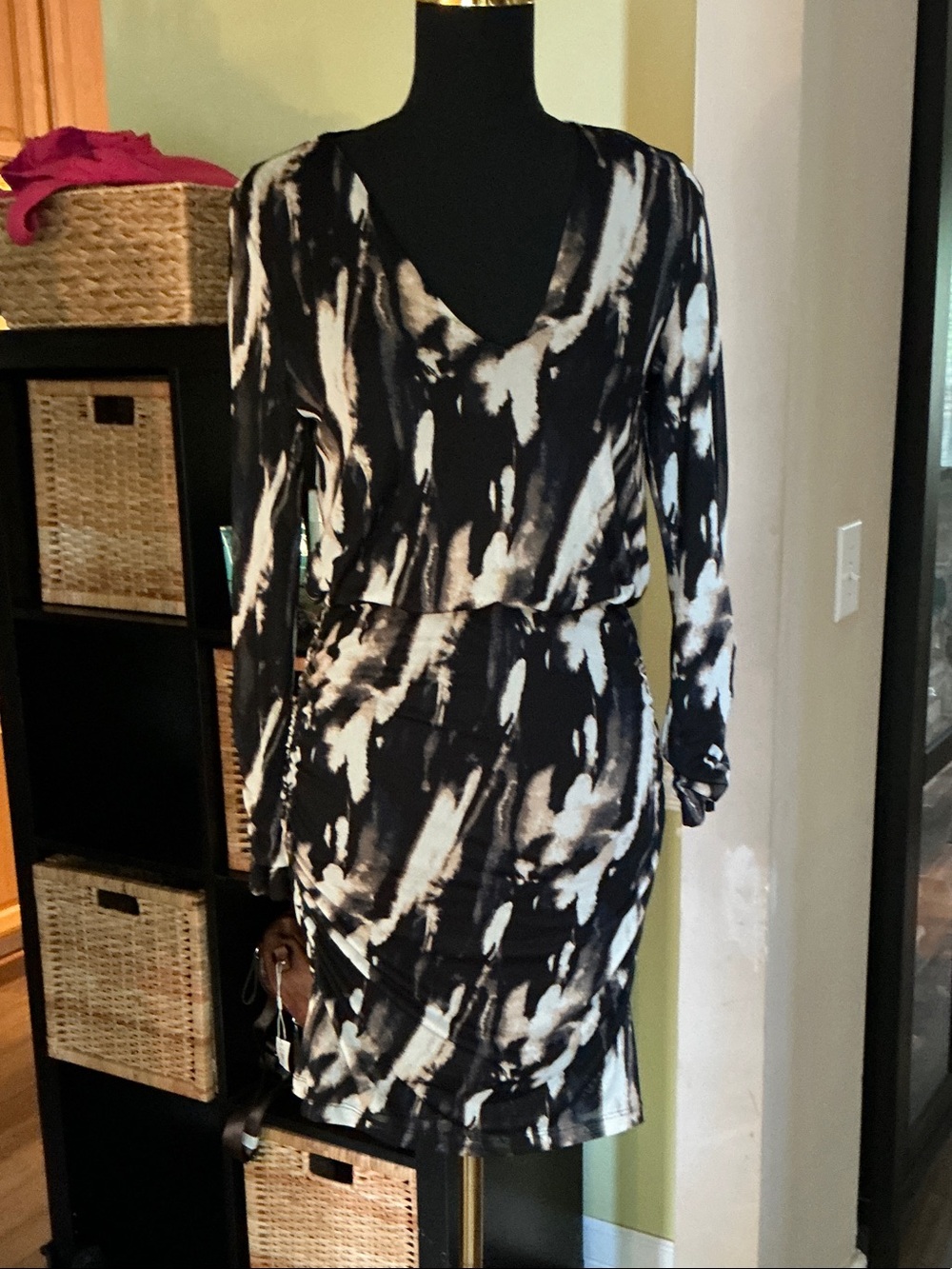 EVEREVE Blue Black and White Abstract Long-Sleeve Women's Dress